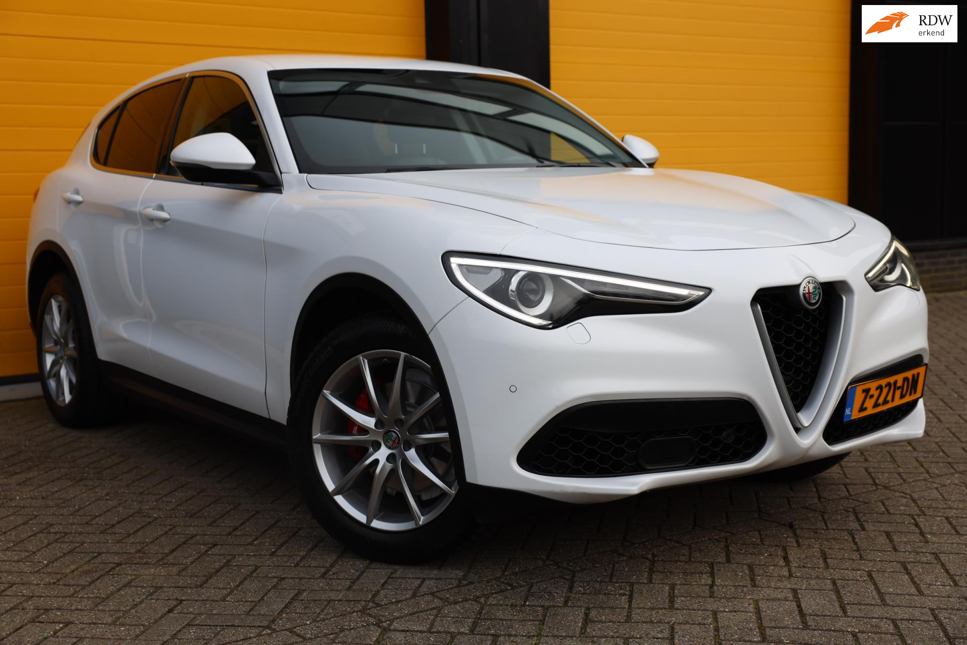 Alfa Romeo STELVIO 2.0 T AWD First Edition / 280 PK / AUT / Navi / Ecc / Elek Pakket / Leder / Brembo / 20 Inch