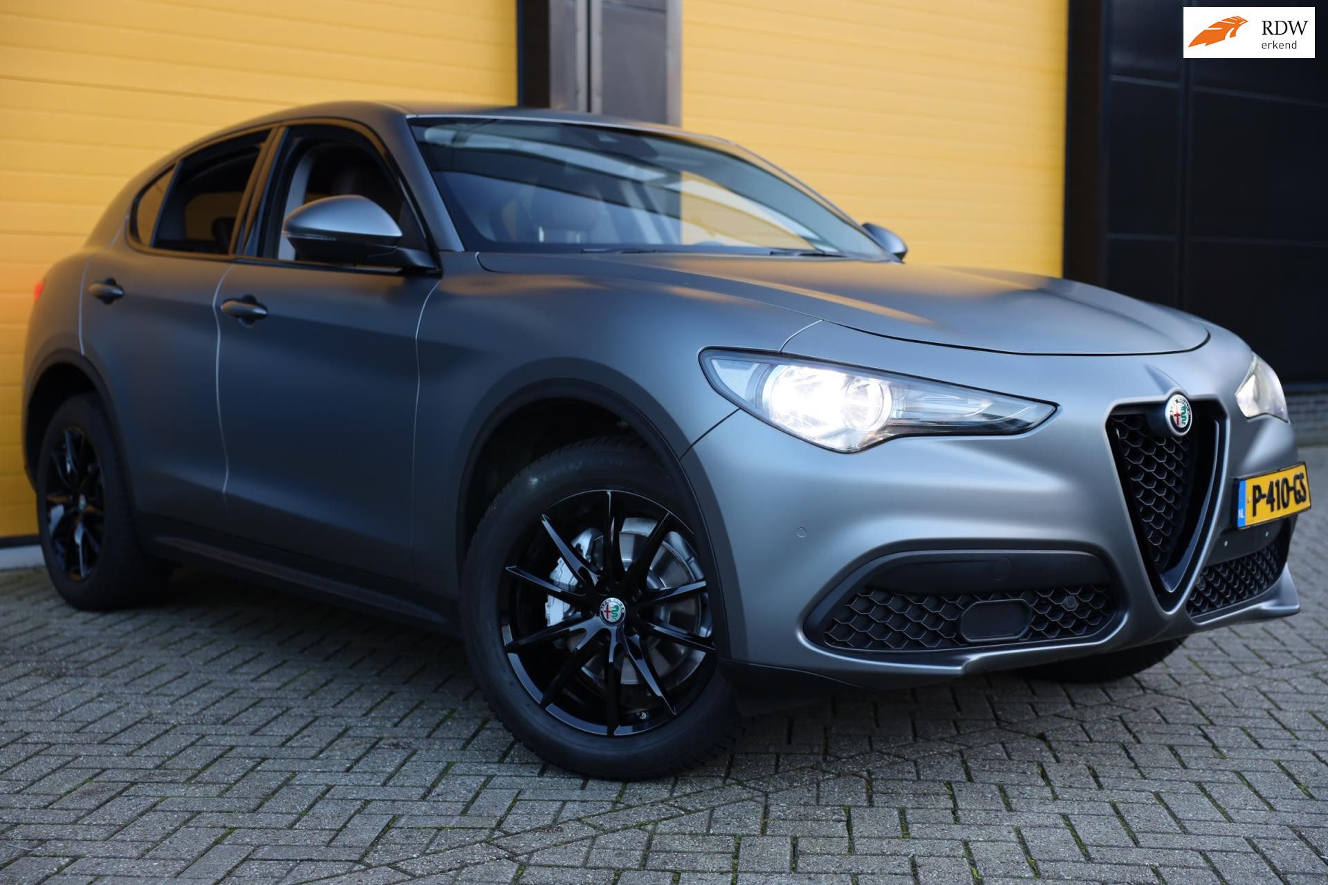 Alfa Romeo Stelvio 2.0 T AWD Super / MAT Grijs / Cruise Control / Lane Assist / Dode Hoek / Navi / Camera / Pdc / 19 Inch