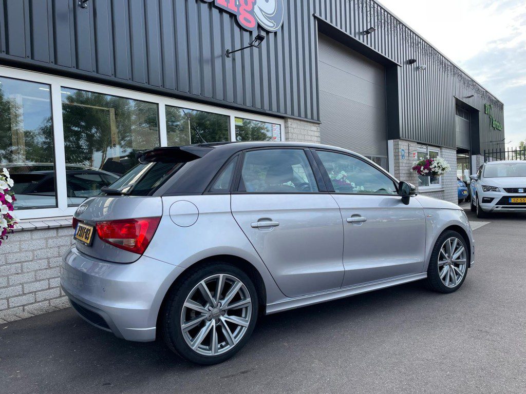 Audi A1 1.2 TFSI Admired S-line Navi Bluetooth PDC Onderhoudsfacturen a