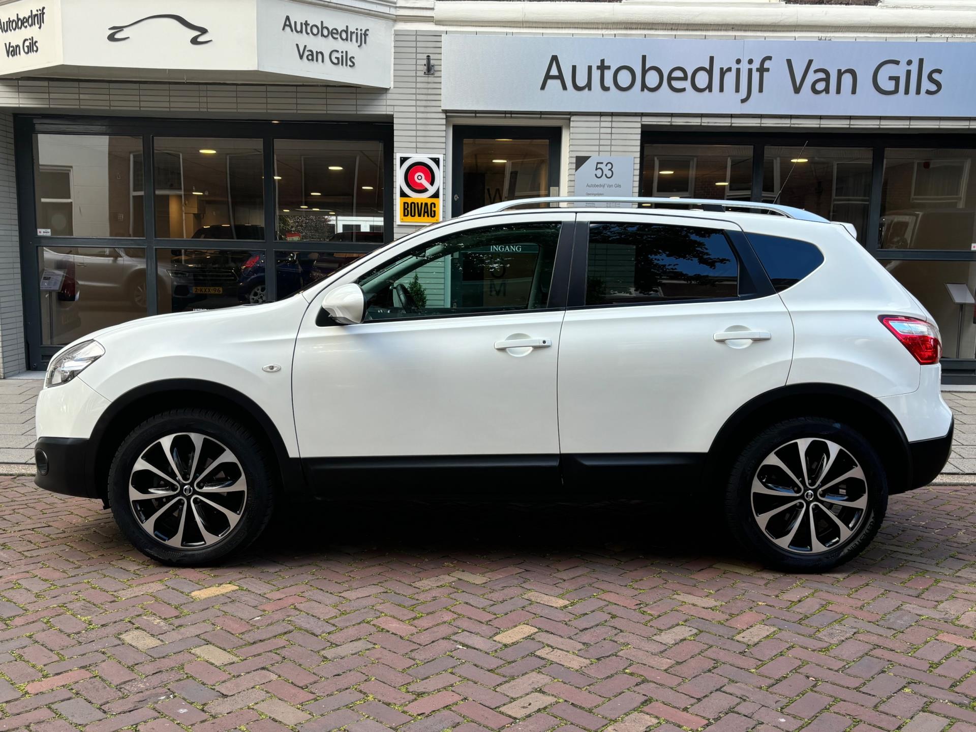 Nissan Qashqai 1.6 Connect Edition | AIRCO | PANORAMADAK | CAMERA | TREKHAAK | NAVIGATIE |