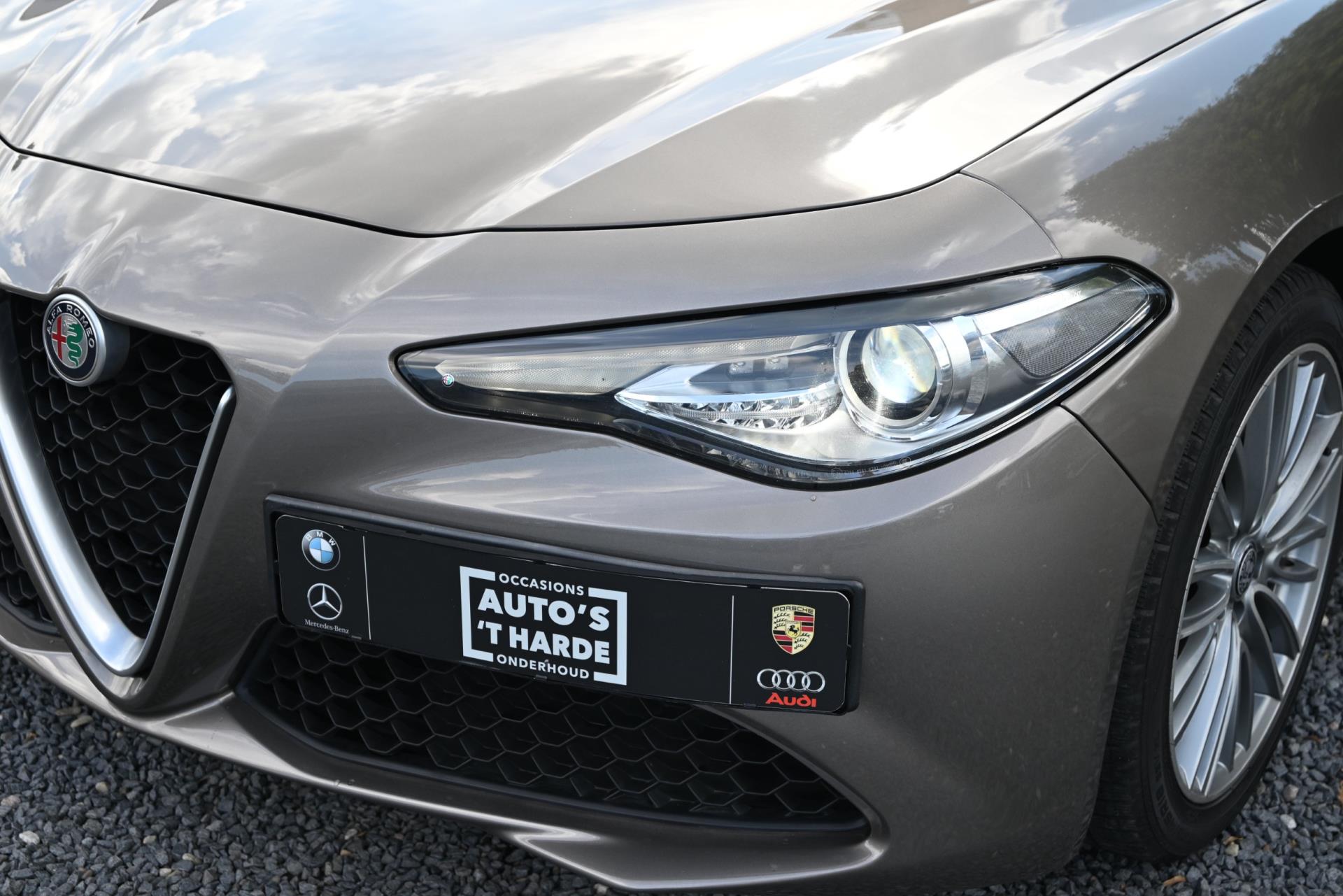 Alfa Romeo GIULIA 2.0T Turbo Super 200pk Leer Xenon Automaat