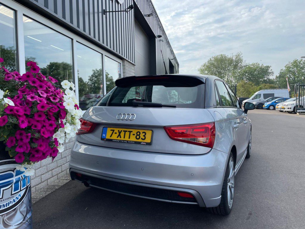 Audi A1 1.2 TFSI Admired S-line Navi Bluetooth PDC Onderhoudsfacturen a