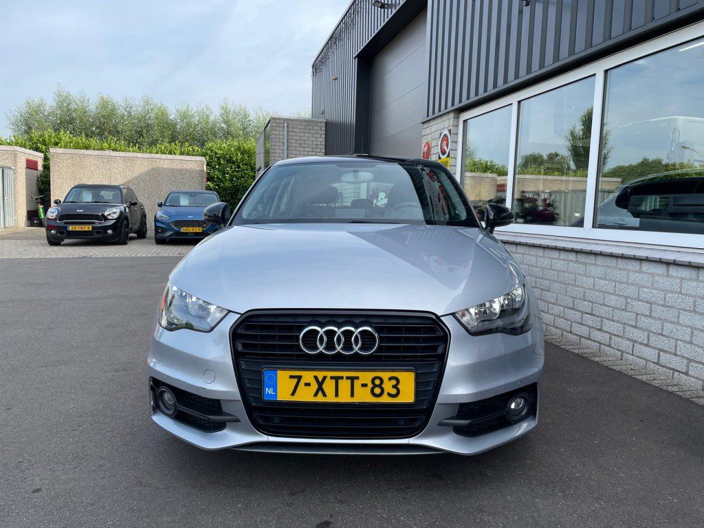 Audi A1 1.2 TFSI Admired S-line Navi Bluetooth PDC Onderhoudsfacturen a