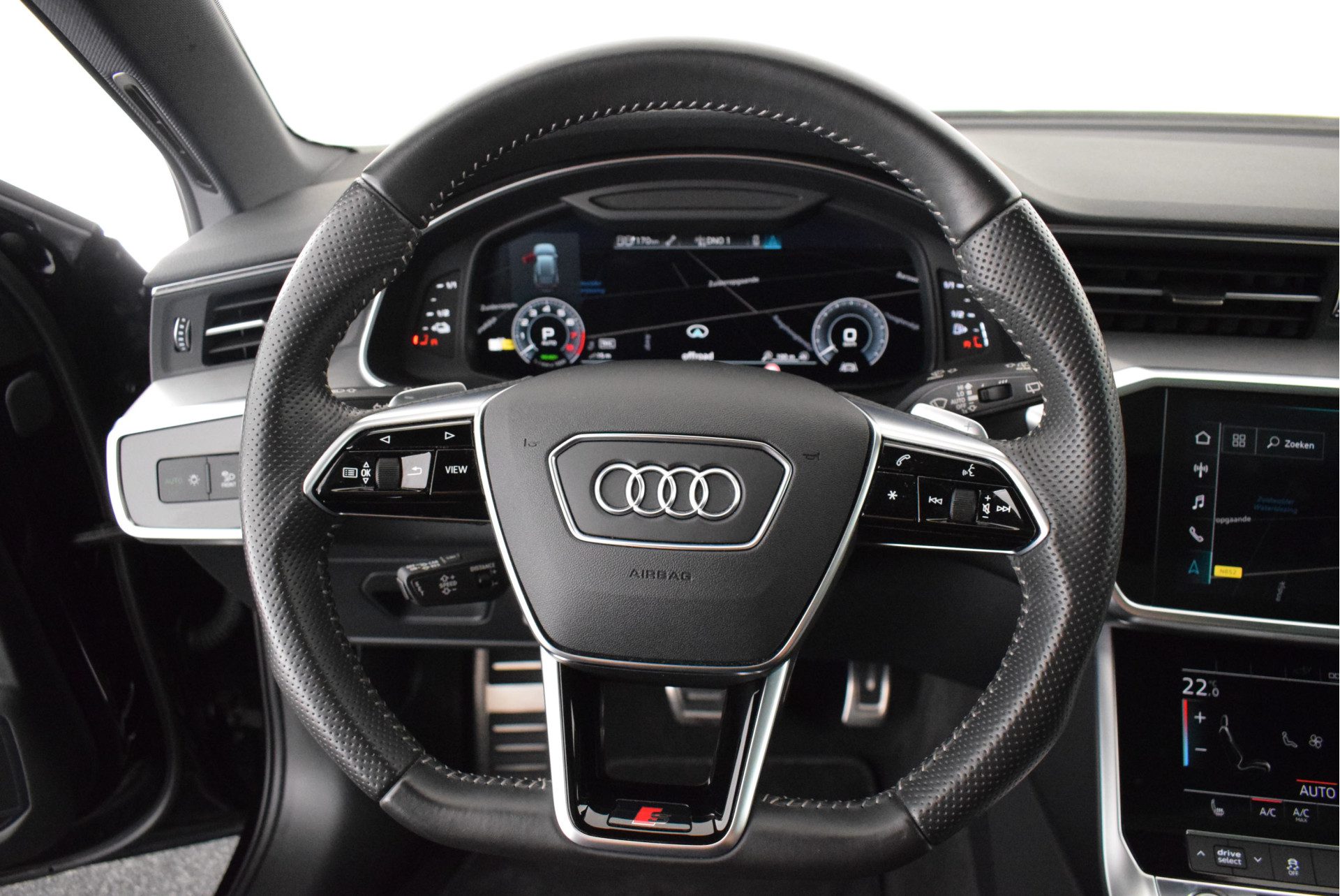 Audi A6 Avant 55 TFSI e 368pk quattro Competition Head-Up Matrix Led 360Camera Stoelverwarming Panoramadak Virtual Cockpit Navigatie