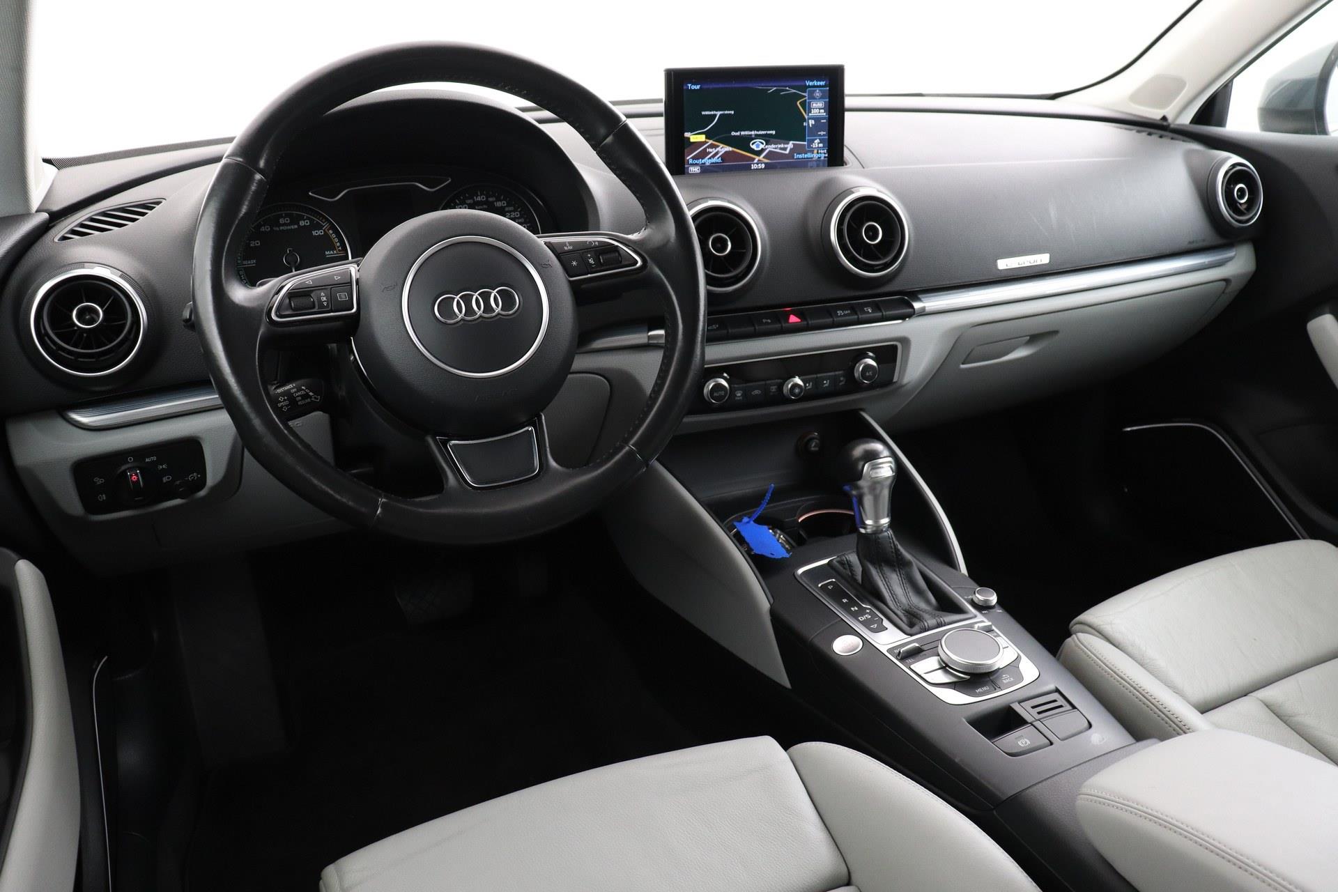 Audi A3 Sportback 1.4 e-tron PHEV Ambition Pro Line plus | Leer | Sportstoelen | Camera | Navigatie