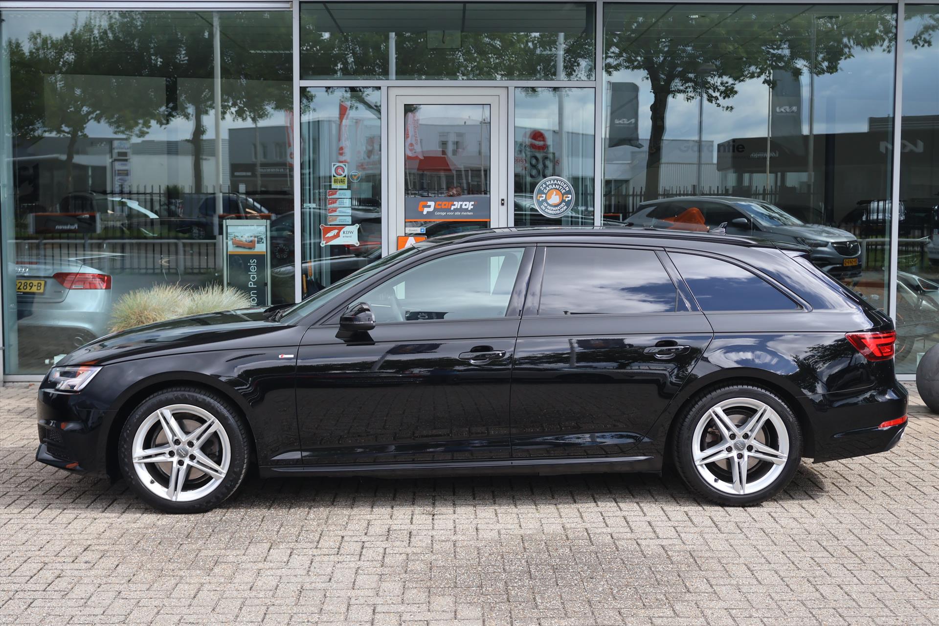 Audi A4 Avant 1.4 TFSI S-Line Black Edition 150pk | Keyless Go | Bluetooth | Elektrische kofferklep | Navi