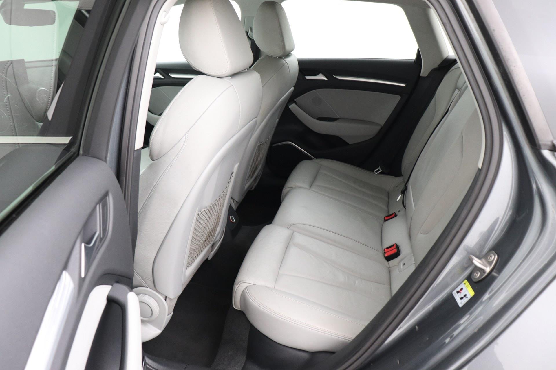 Audi A3 Sportback 1.4 e-tron PHEV Ambition Pro Line plus | Leer | Sportstoelen | Camera | Navigatie