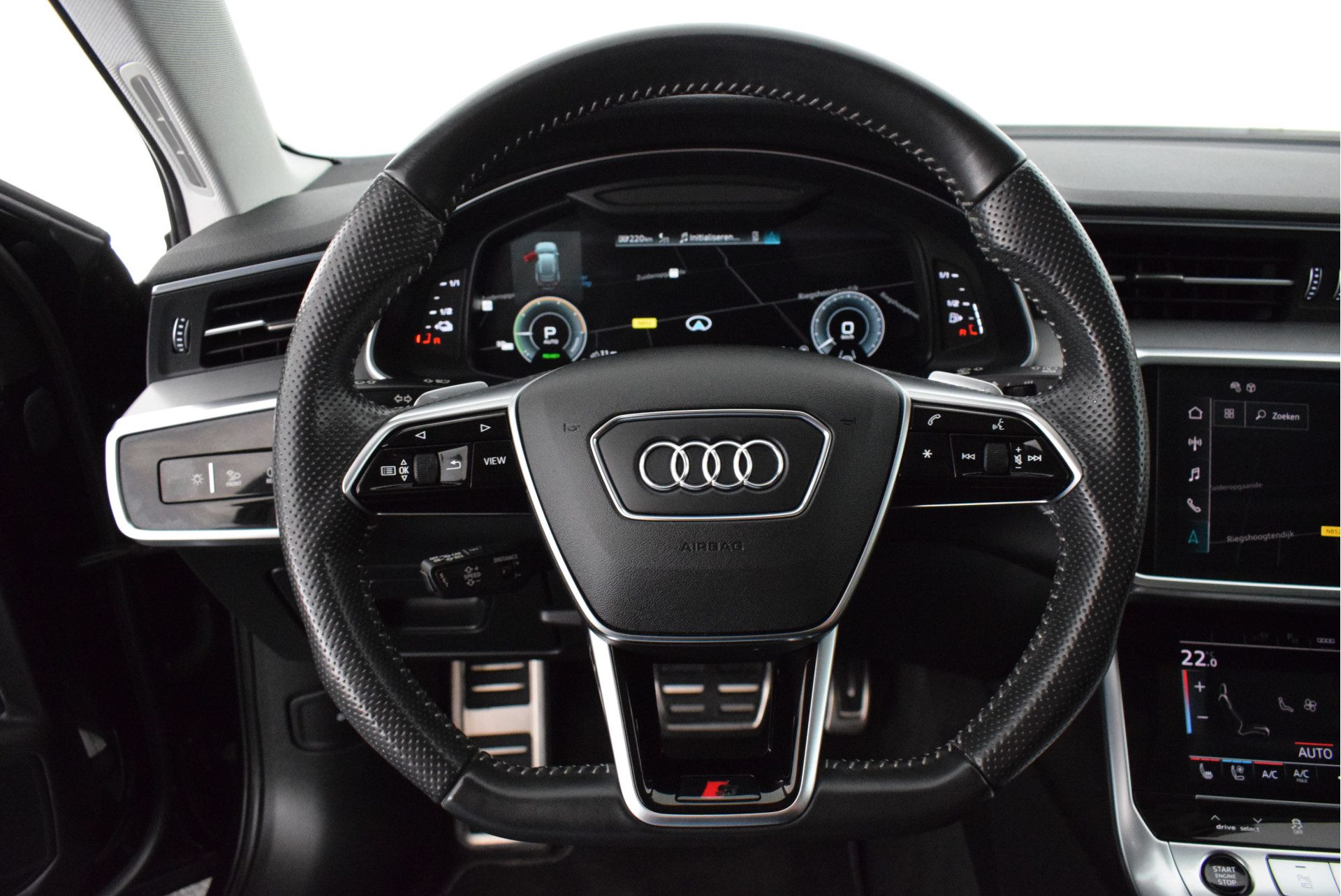 Audi A6 Avant 55 TFSI e 368pk quattro S-Line Trekhaak Camera Head-Up Keyless Leder Massage Panoramadak Navigatie