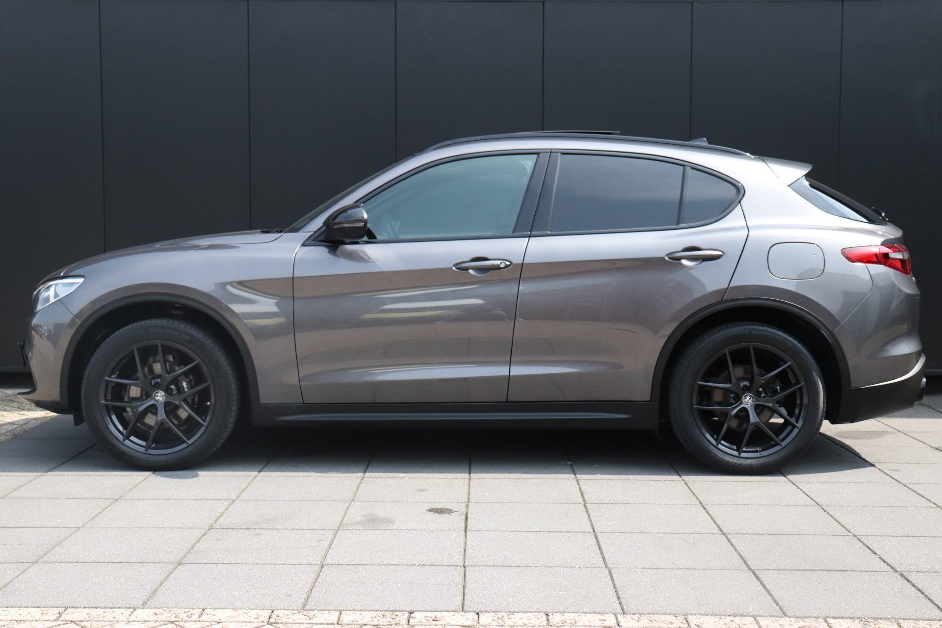 Alfa Romeo Stelvio 2.0 T AWD AUT | LEDER | NAVI | PANO | CAMERA | CRUISE | PDC