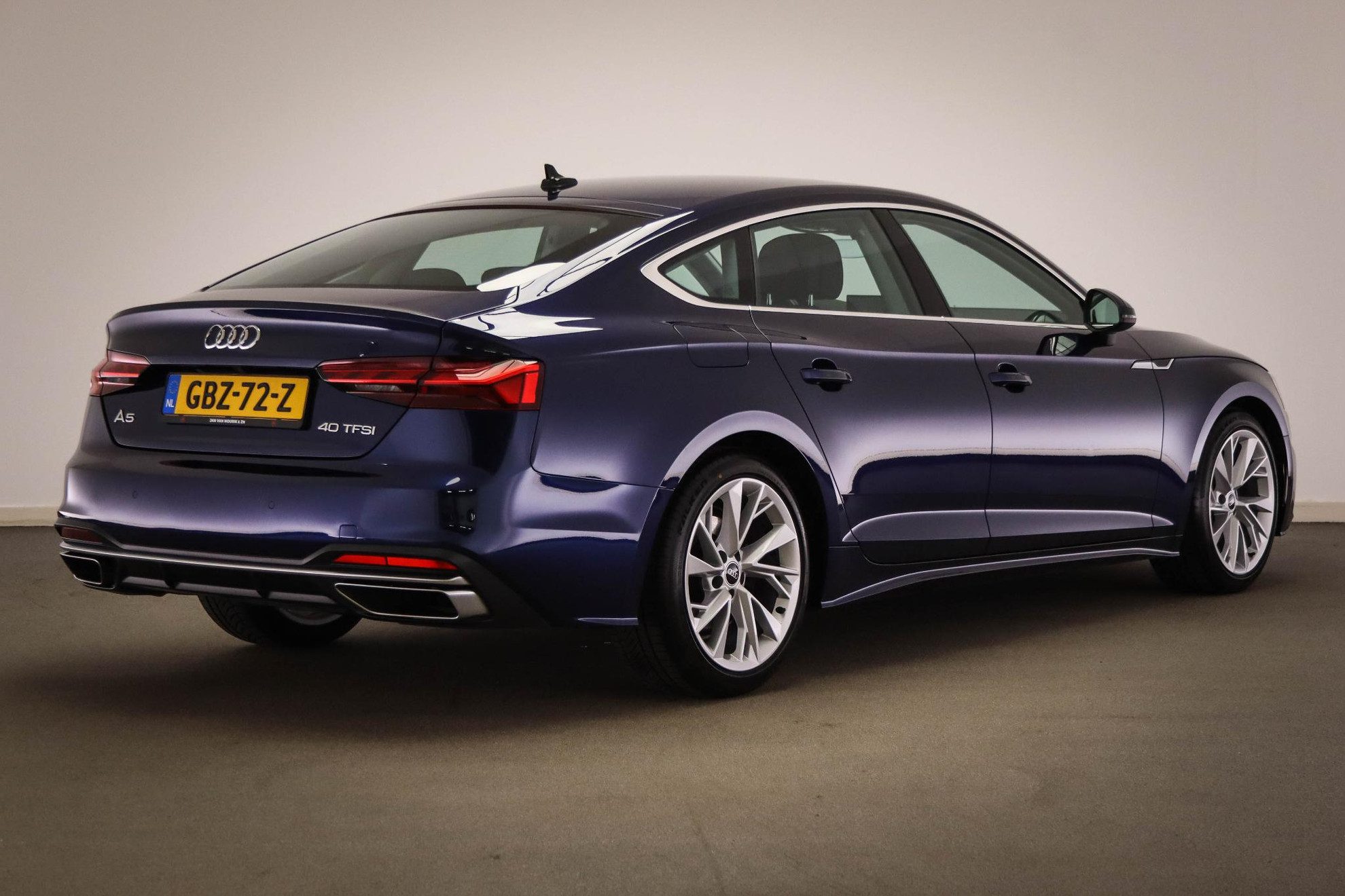 Audi A5 Sportback 40 TFSI Advanced Edition | ASSISTENTIE RIJDEN / PARKING- PACK | MASSAGE | VIRTUAL COCKPIT | ACC | DRAADLOZE LADER | CAMERA | 18″