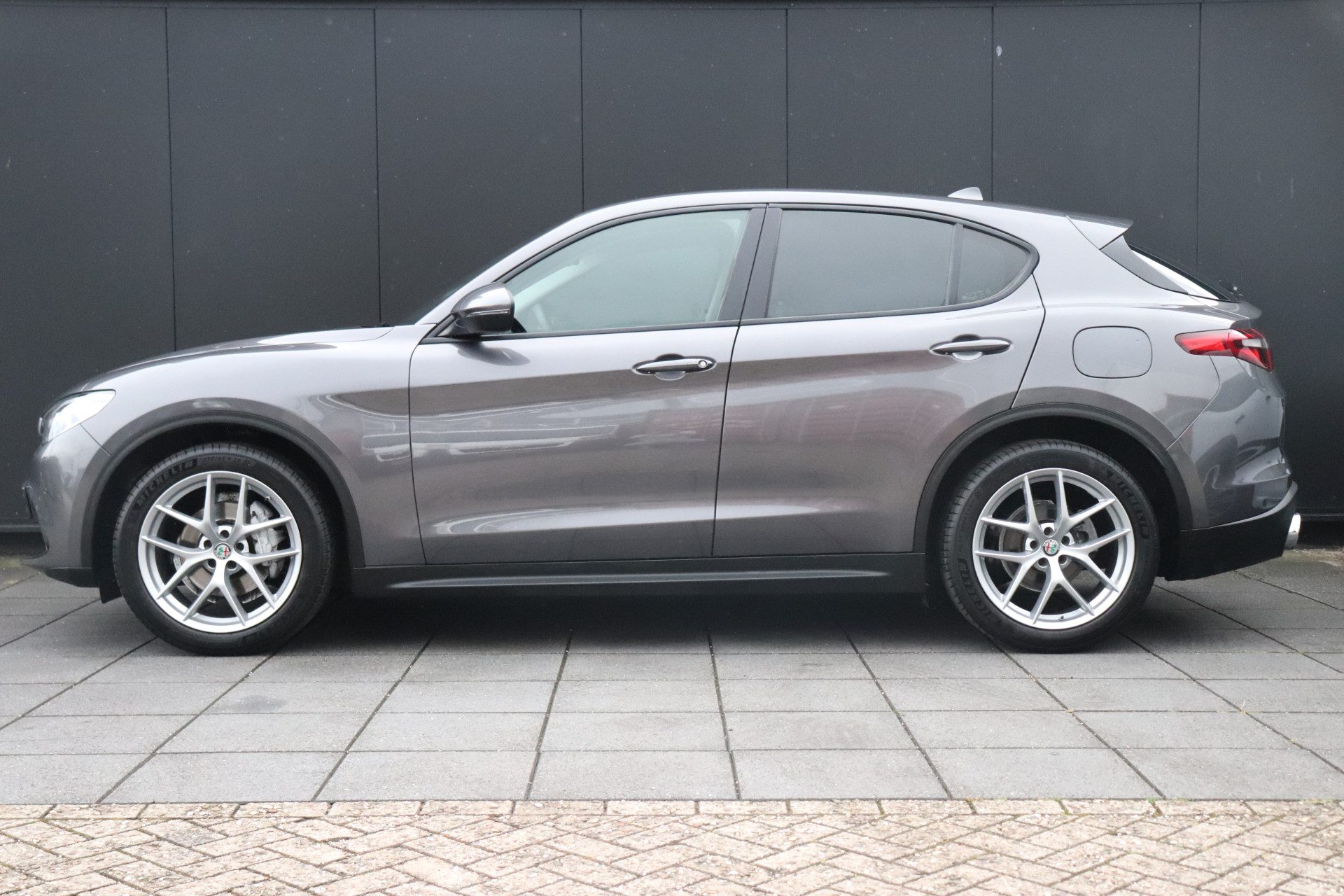 Alfa Romeo Stelvio 2.2d Super 180 PK | LEDER | NAVI | XENON | MEMORY | CAMERA | PDC | KEY-LESS |