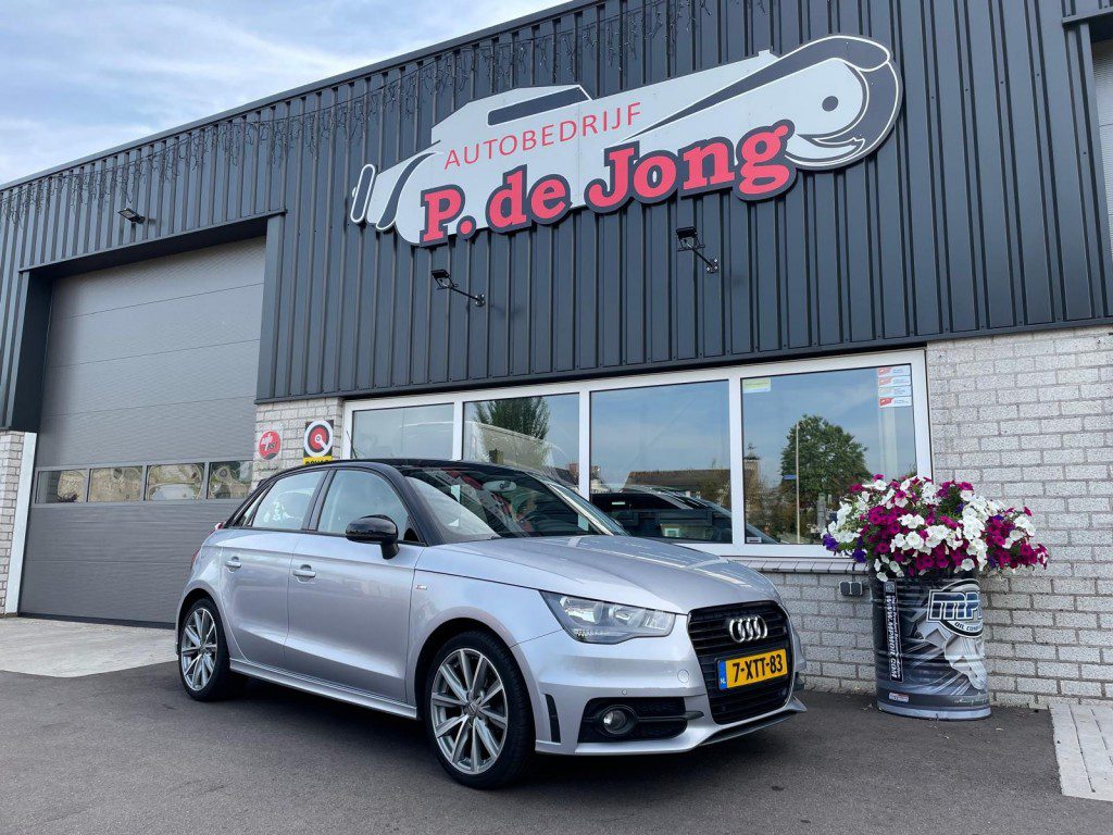 Audi A1 1.2 TFSI Admired S-line Navi Bluetooth PDC Onderhoudsfacturen a