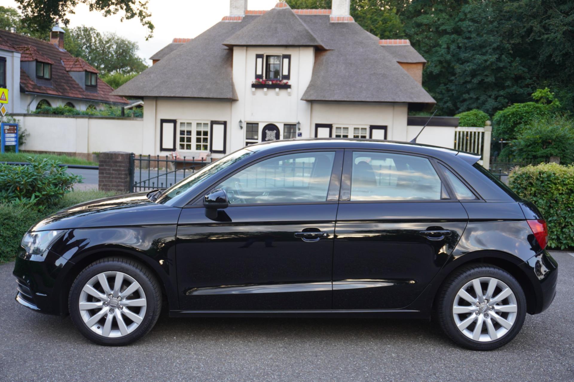 Audi A1 Sportback 1.2 TFSI Connect 5Drs Airco Navi Lm Velgen