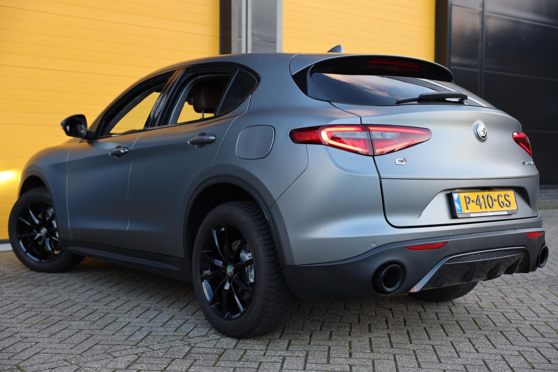 Alfa Romeo Stelvio 2.0 T AWD Super / MAT Grijs / Cruise Control / Lane Assist / Dode Hoek / Navi / Camera / Pdc / 19 Inch