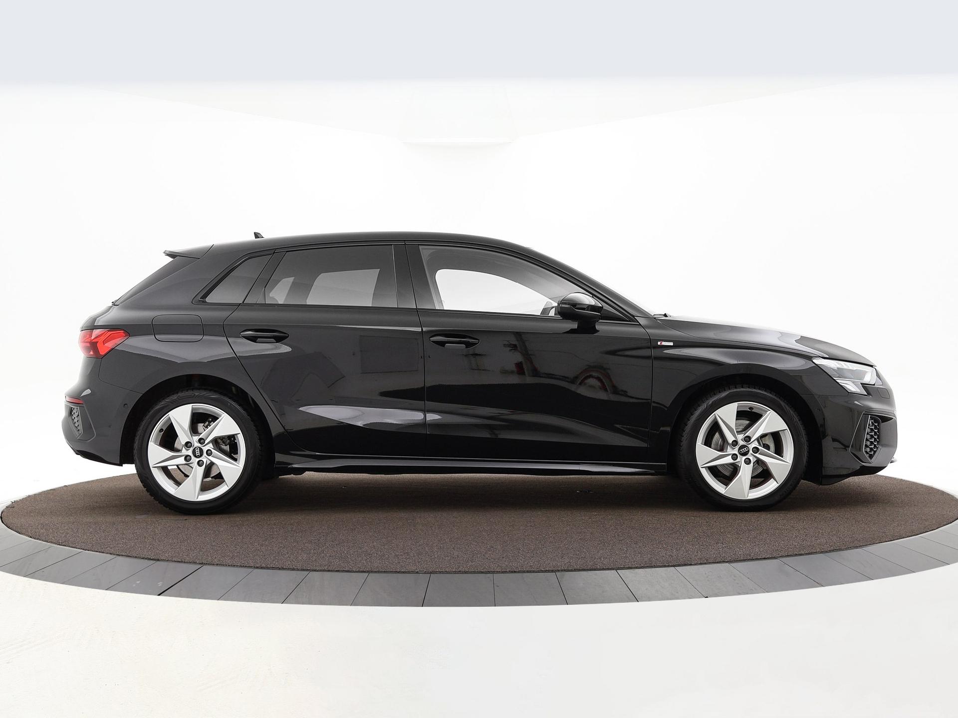 Audi A3 Sportback 30 Tfsi 110pk S-tronic S edition | ACC | DAB | Park Assist | P-sensoren | Camera | Navi | S-line | Sportstoelen | Smartphone Interface | 17” Inch | Garantie t/m 17-10-2027 of 100.000km