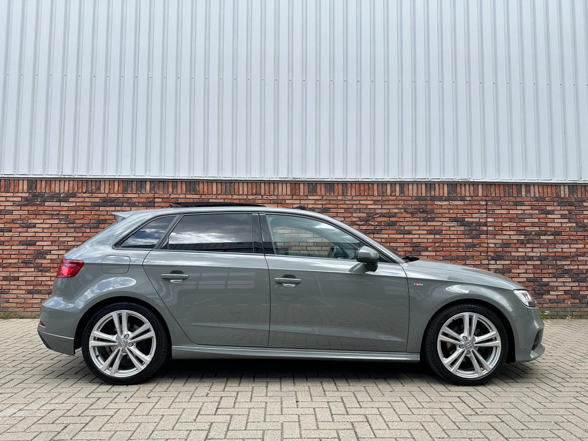 Audi A3 Sportback 35 TFSI CoD Advance Sport S-Line|Pano|