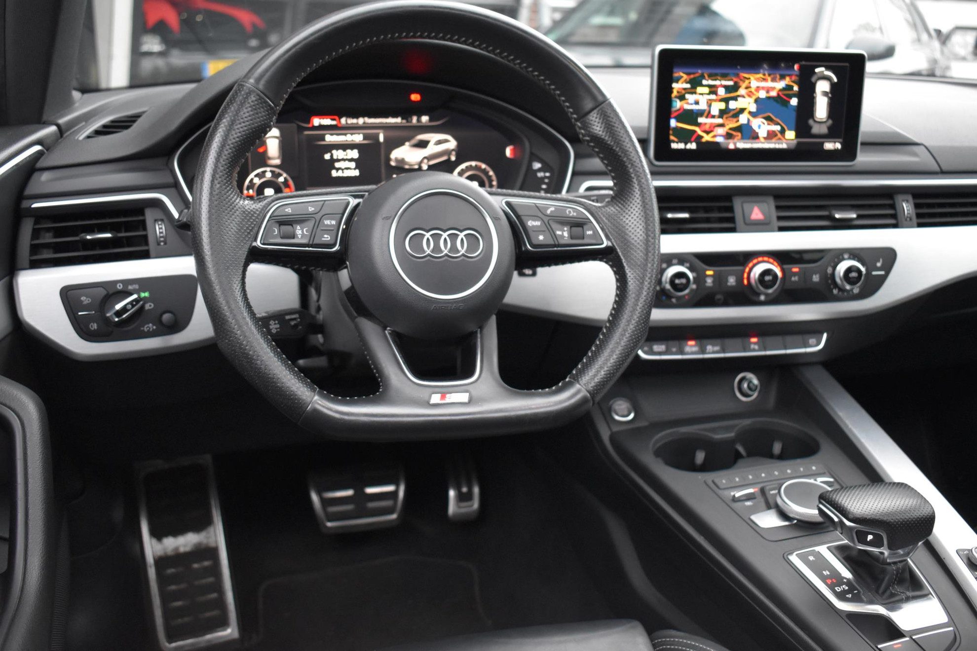 Audi A4 Avant 2.0 TDI quattro 3x S Line Pano Virtual Keyless 19″