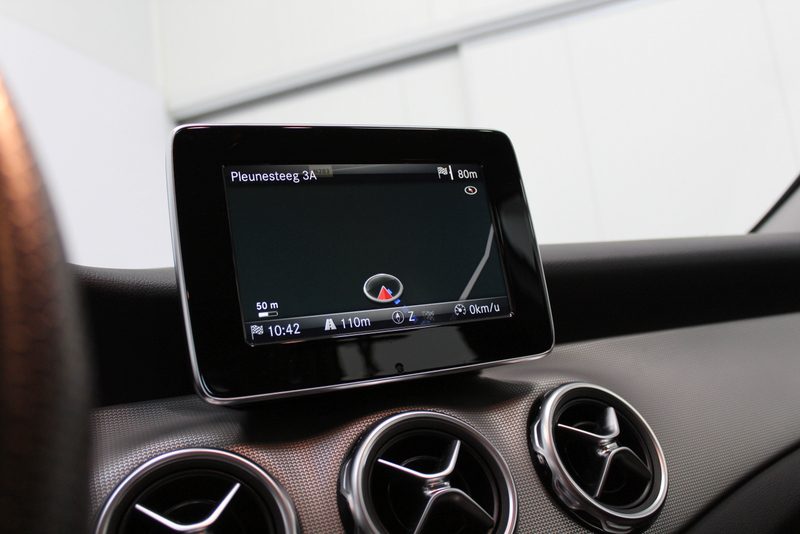 Mercedes-Benz GLA 180 123PK, AUTOMAAT | LEER | NAVIGATIE | CRUISE CONTROLE | TREKHAAK | CARPLAY