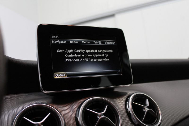 Mercedes-Benz GLA 180 123PK, AUTOMAAT | LEER | NAVIGATIE | CRUISE CONTROLE | TREKHAAK | CARPLAY