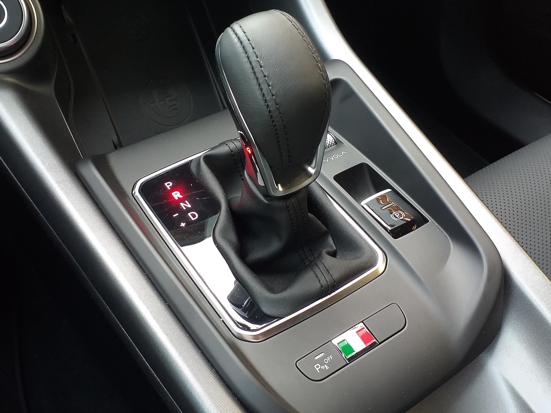 ALFA ROMEO Tonale 1.5T Hybrid 160pk Automaat Ti / Leer / Harman Kardon / Autonomios Driving en Winter Pack