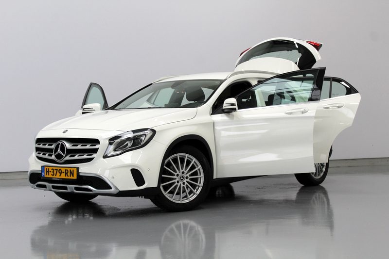 Mercedes-Benz GLA 180 123PK, AUTOMAAT | LEER | NAVIGATIE | CRUISE CONTROLE | TREKHAAK | CARPLAY