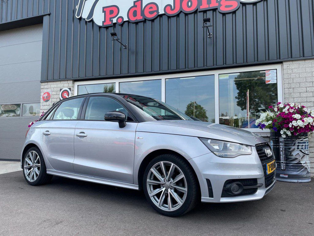 Audi A1 1.2 TFSI Admired S-line Navi Bluetooth PDC Onderhoudsfacturen a