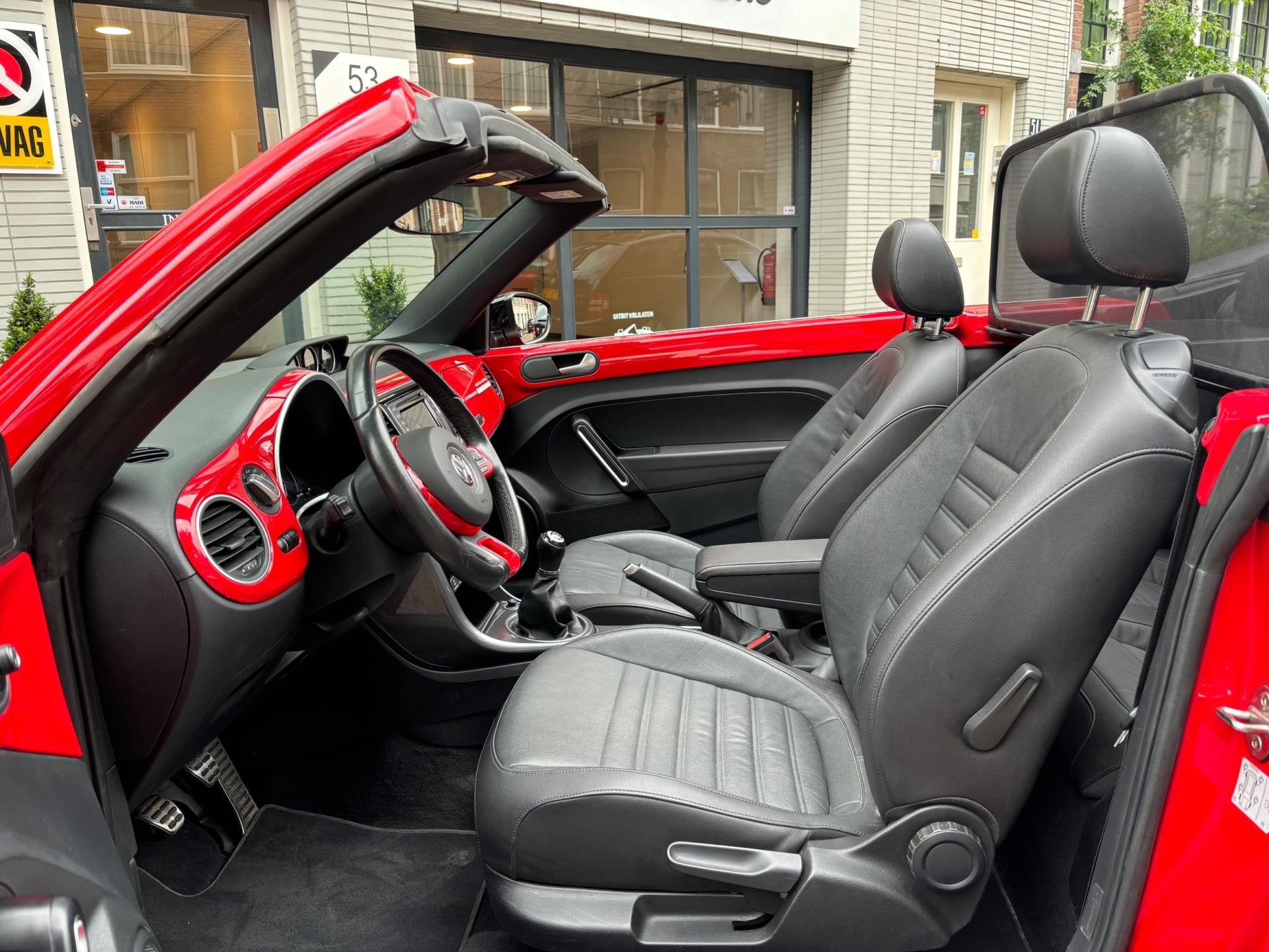 Volkswagen Beetle Cabriolet 1.4 TSI SPECIAL EDITION BlueMotion | AIRCO | LEDER | NAVIGATIE | LMV 20 | CAMERA | PDC | LED |