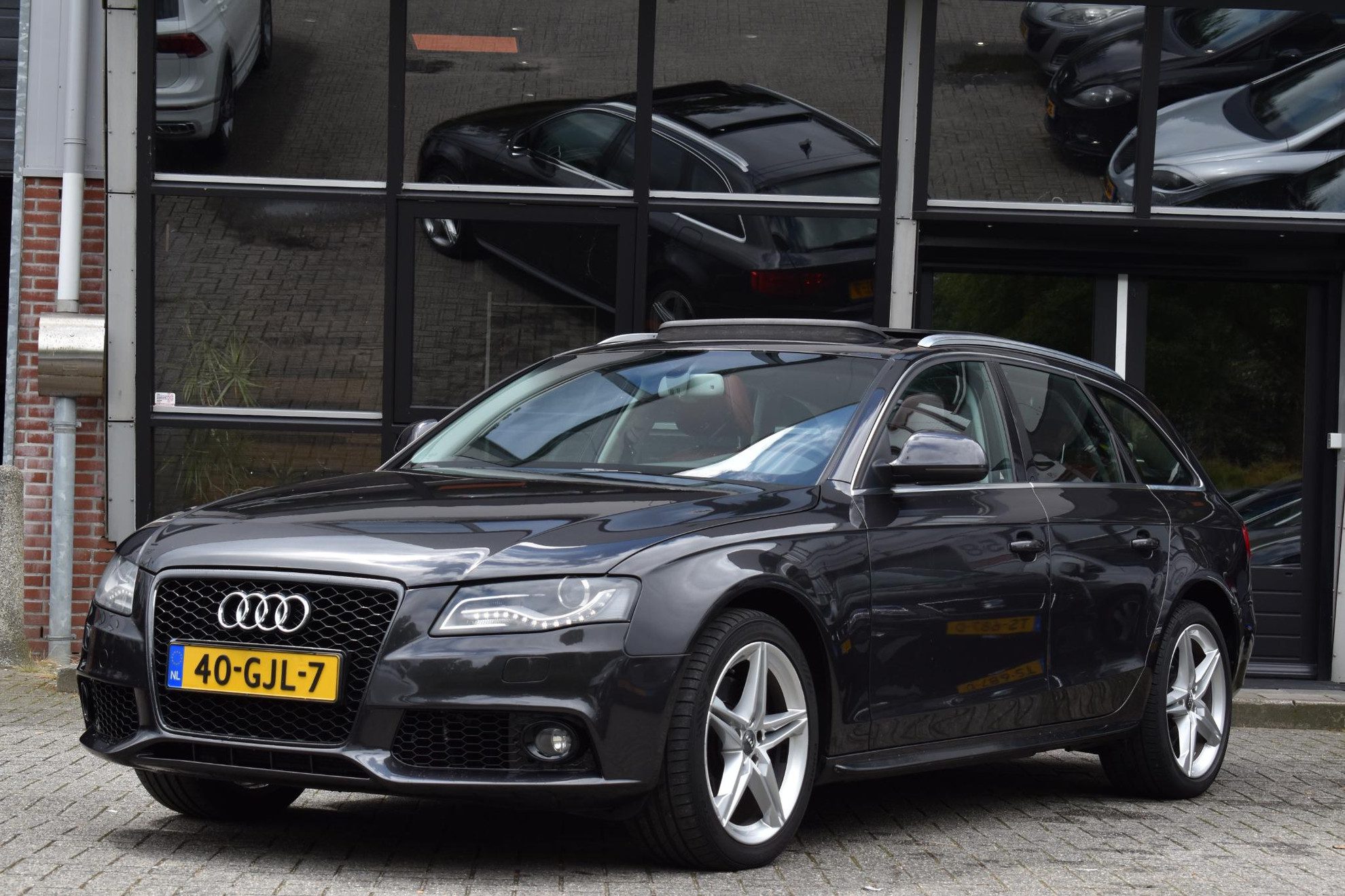 Audi A4 Avant 3.2 FSI quattro Pro Line Pano Voorzien van nieuwe motor