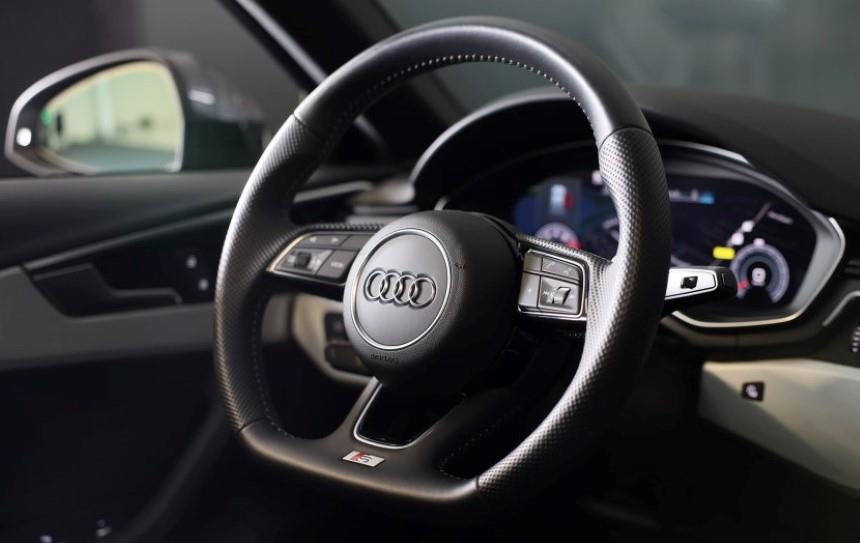 Audi A4 AVANT 2.0 TFSI S Line FACELIFT / AUT / Virtual Cockpit / Cruise Control / F1 / Open Panoramadak / MATRIX / Led / Pdc / 19