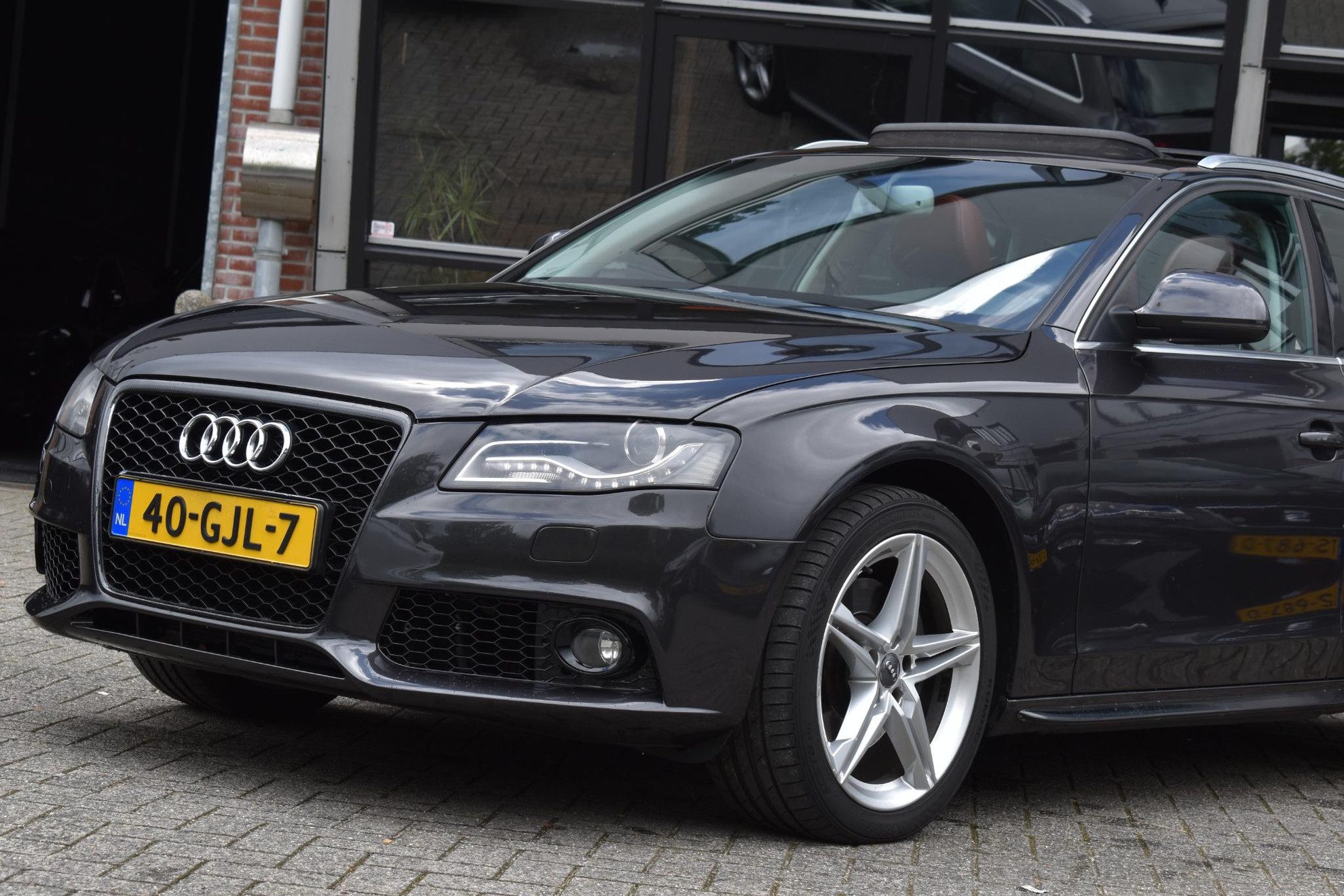 Audi A4 Avant 3.2 FSI quattro Pro Line Pano Voorzien van nieuwe motor