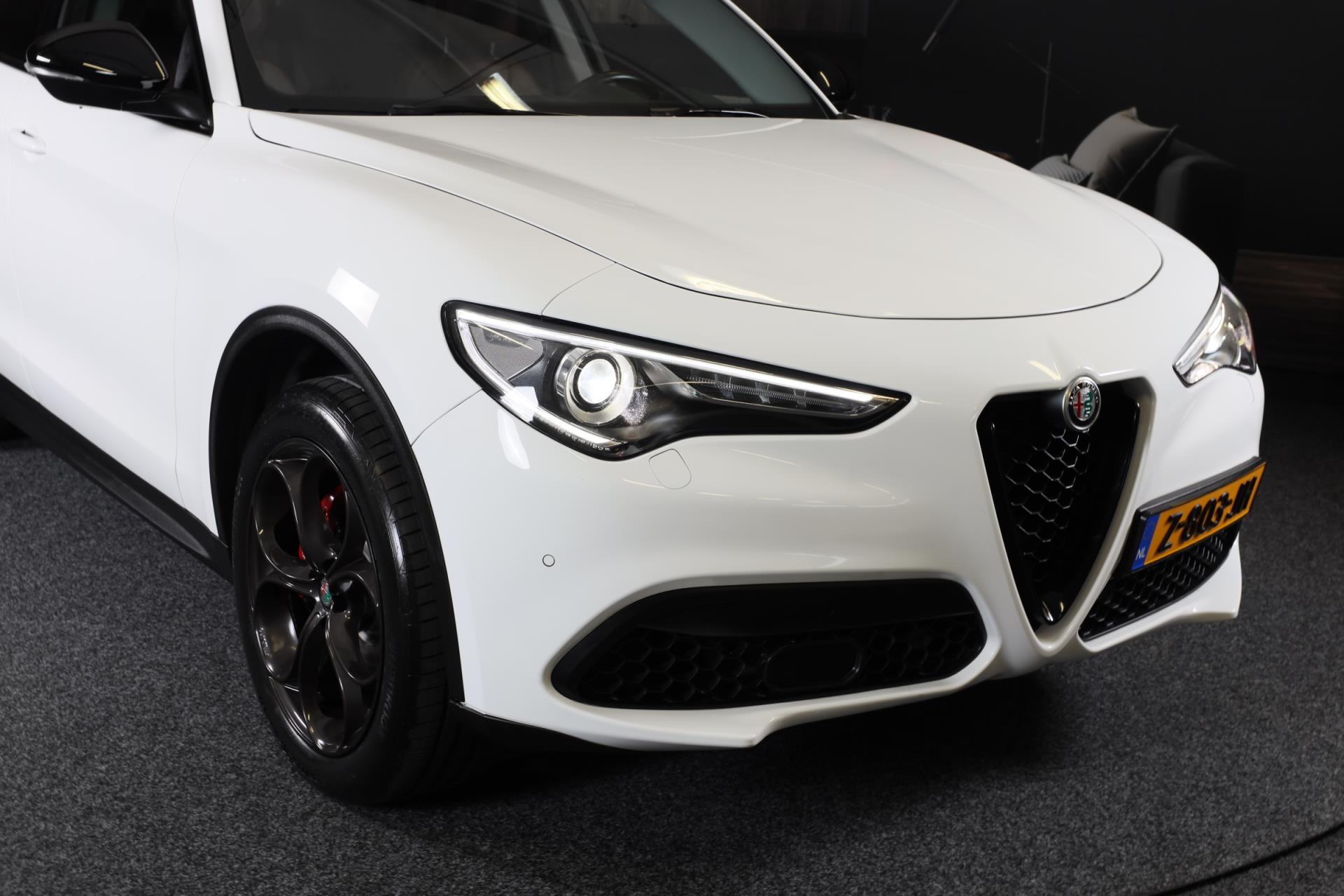 Alfa Romeo STELVIO 2.0 T AWD B-Tech / 280 PK / AUT / ACC / Camera / Navi / Leder / Open Panoramadak / Lane Assist / Led / Pdc / 20