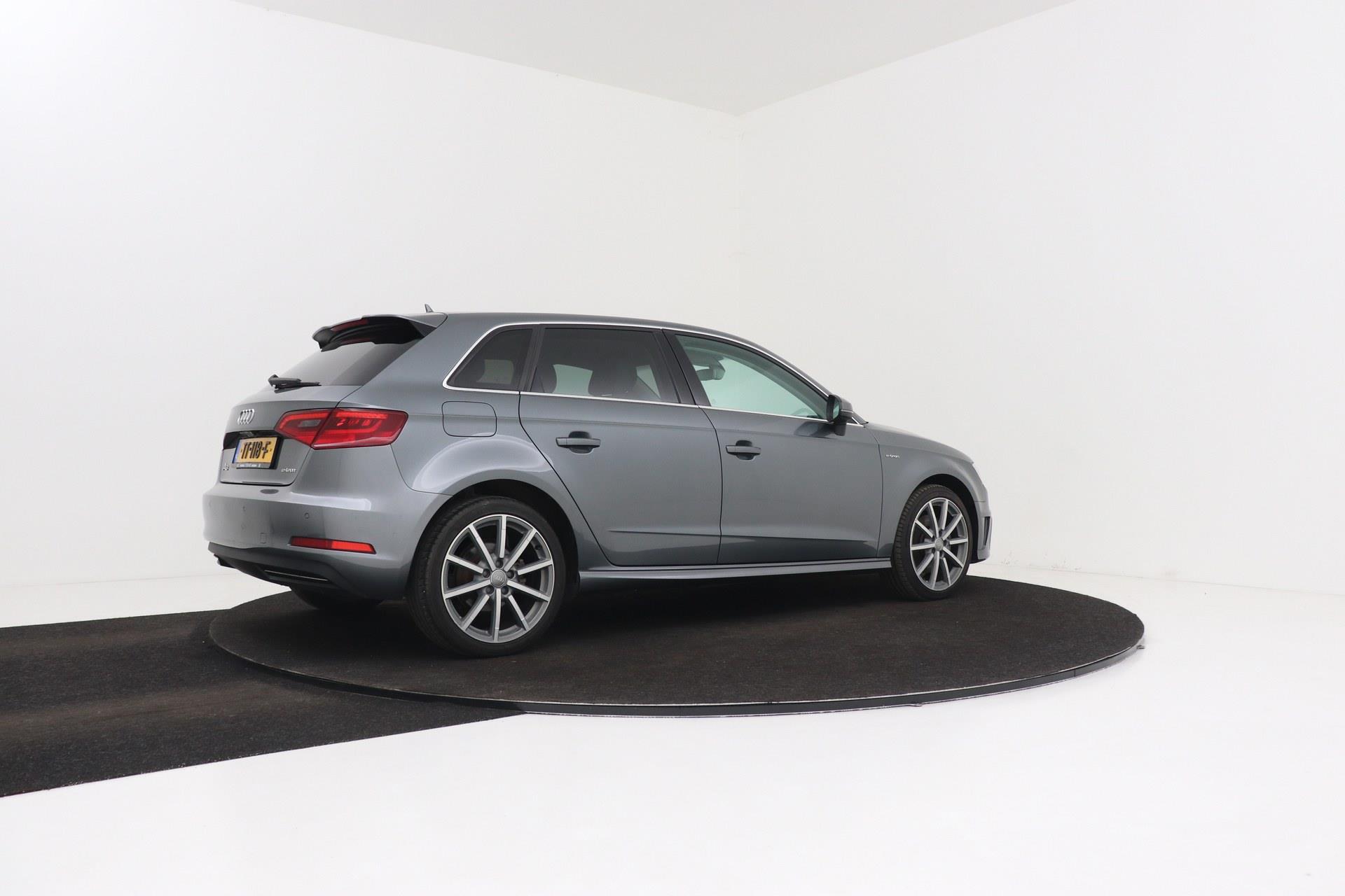 Audi A3 Sportback 1.4 e-tron PHEV Ambition Pro Line plus | Leer | Sportstoelen | Camera | Navigatie