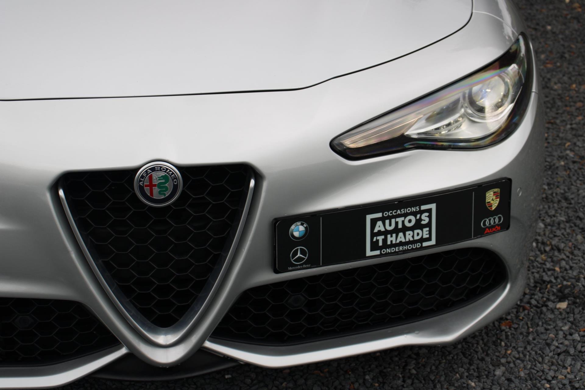 Alfa Romeo Giulia 2.0T Super 200 PK Aut. Veloce Xenon Leder Camera 18”