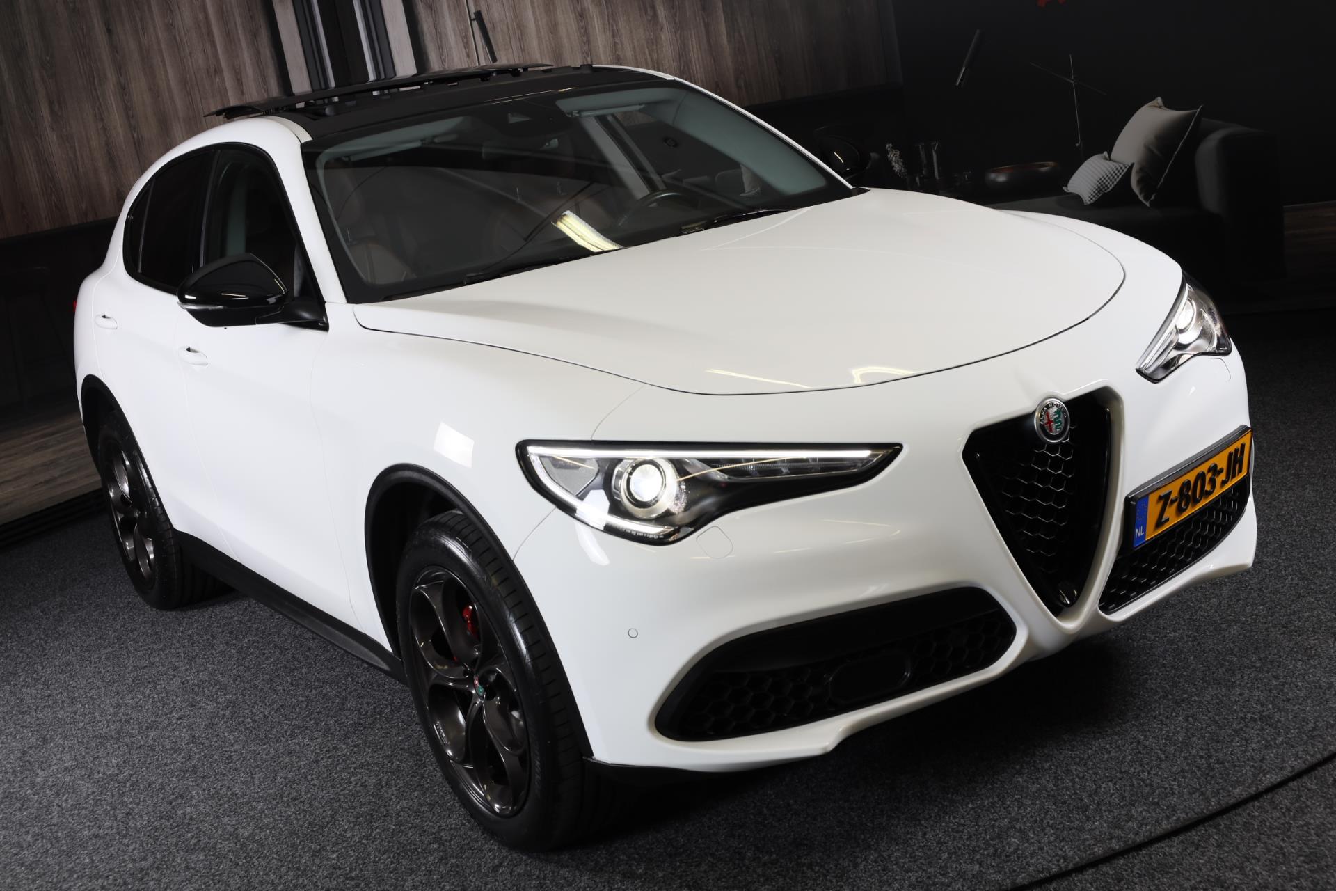 Alfa Romeo STELVIO 2.0 T AWD B-Tech / 280 PK / AUT / ACC / Camera / Navi / Leder / Open Panoramadak / Lane Assist / Led / Pdc / 20