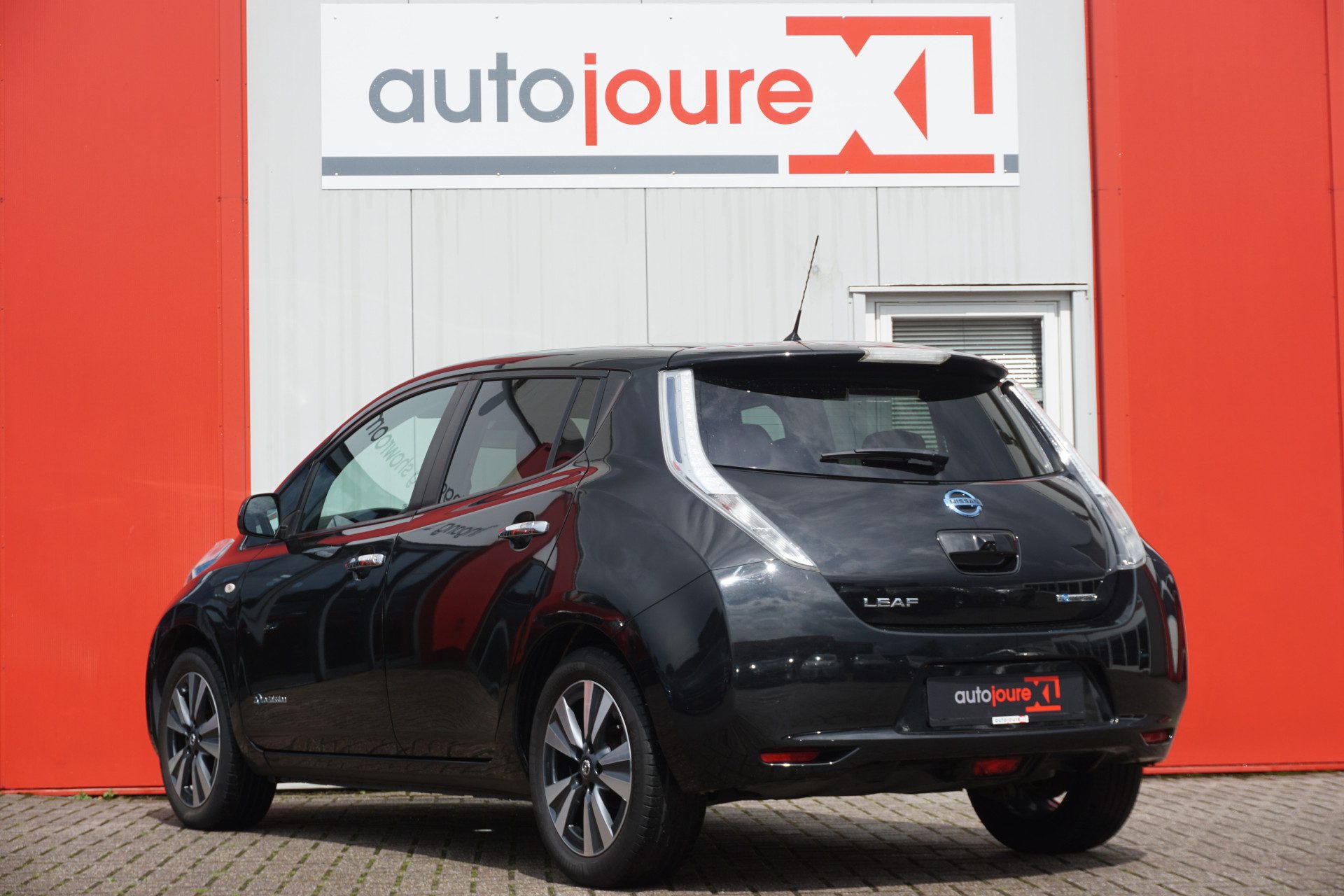 Nissan Leaf Tekna 30 kWh | € 6.450,- Na Subsidie | 360° Camera | Leder | Bose | Origineel NL |