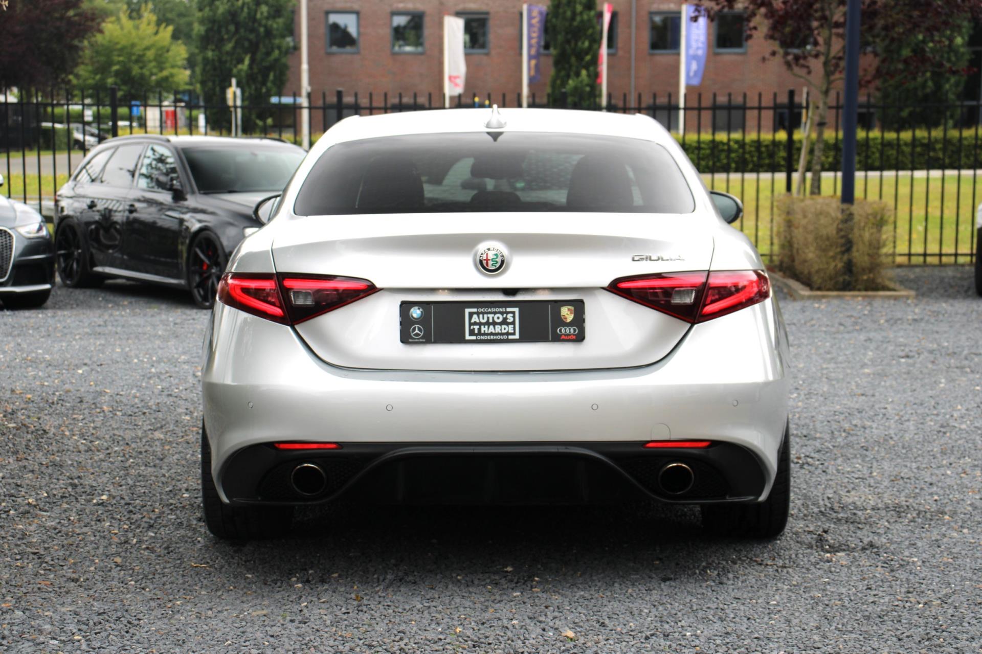 Alfa Romeo Giulia 2.0T Super 200 PK Aut. Veloce Xenon Leder Camera 18”