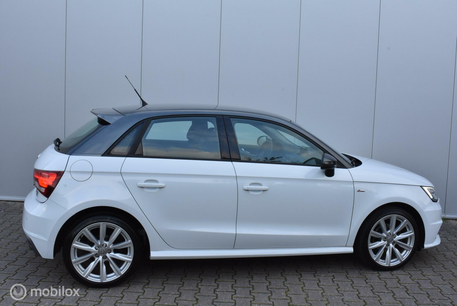 Audi A1 Sportback 1.0 TFSI AUT. S-Line 2016 Airco Cruise Stoelverwarming Navi 17″ LMV PDC LED Etc!