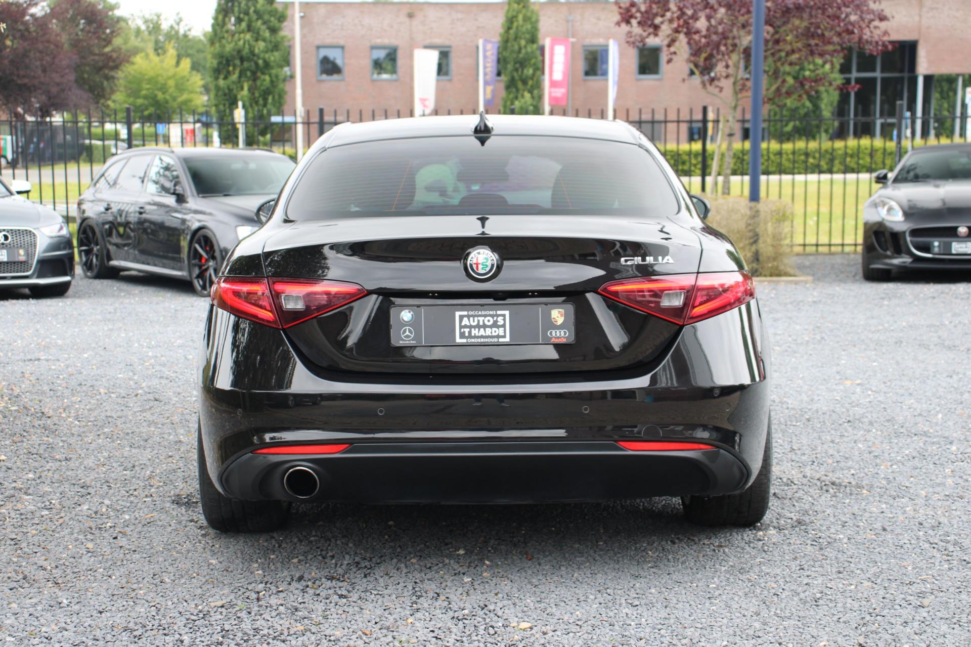 Alfa Romeo Giulia 2.0T Super 200 PK Aut. Xenon Leder Camera Memory ’18