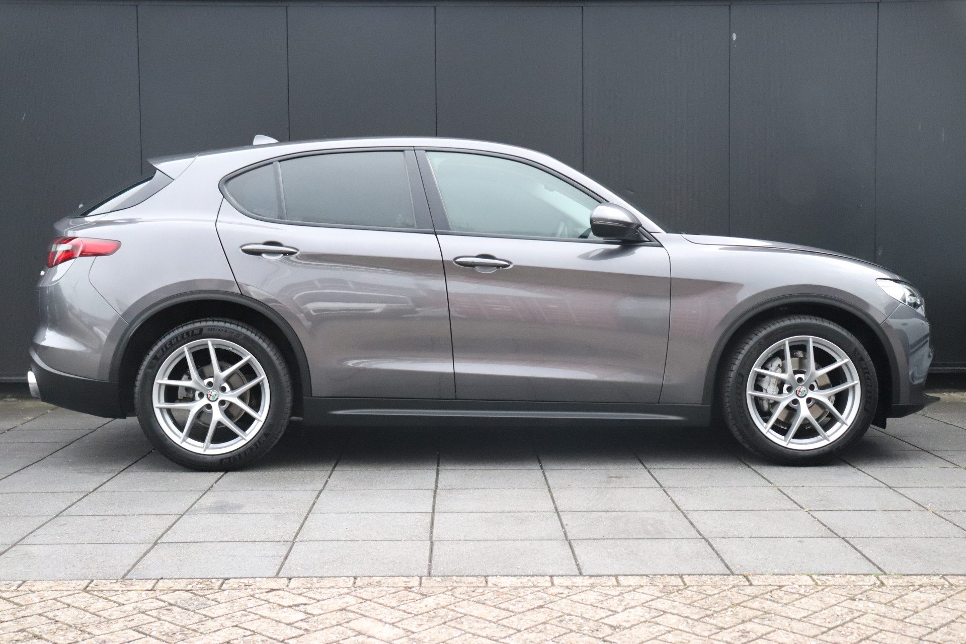 Alfa Romeo Stelvio 2.2d Super 180 PK | LEDER | NAVI | XENON | MEMORY | CAMERA | PDC | KEY-LESS |