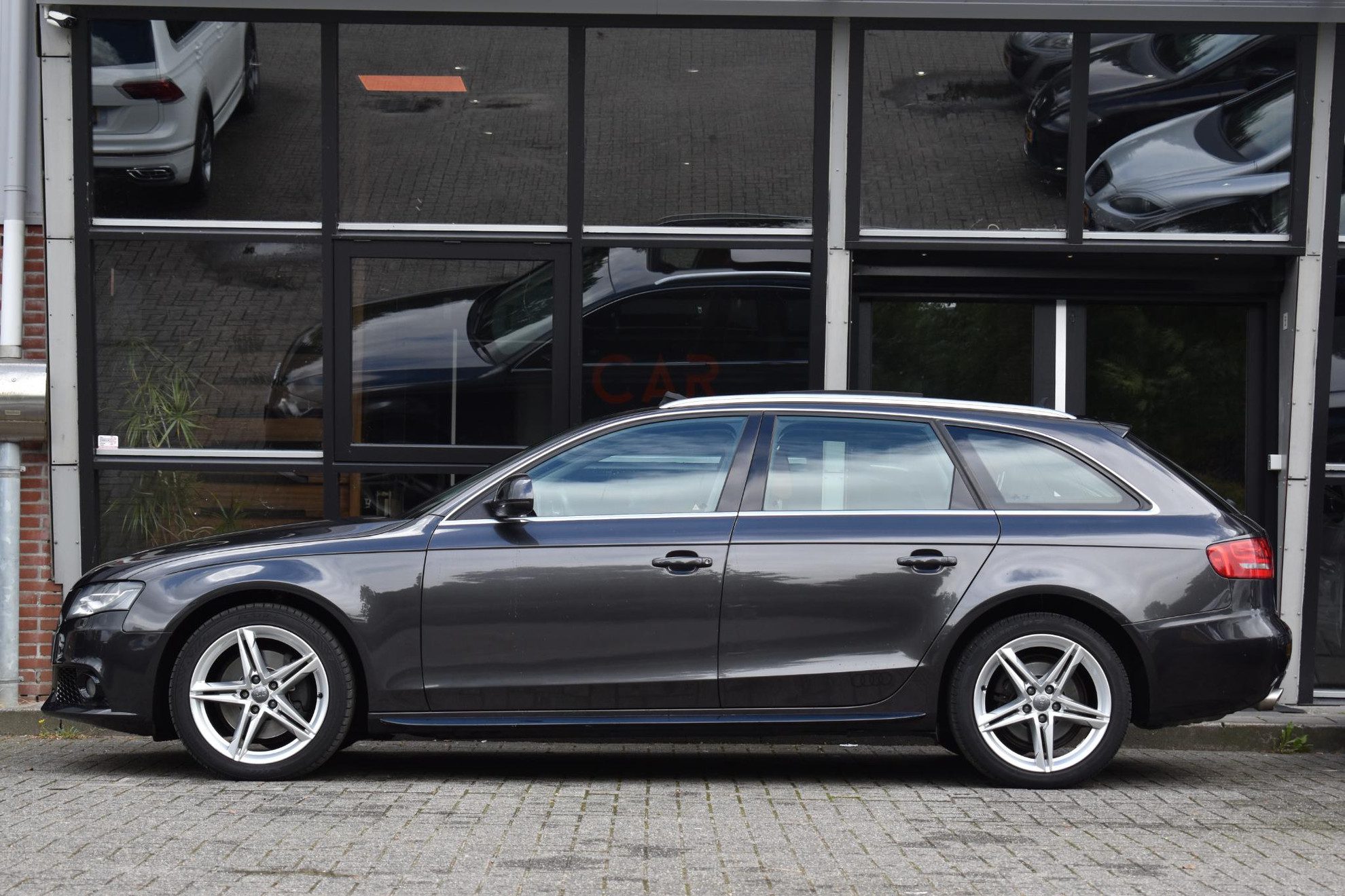 Audi A4 Avant 3.2 FSI quattro Pro Line Pano Voorzien van nieuwe motor