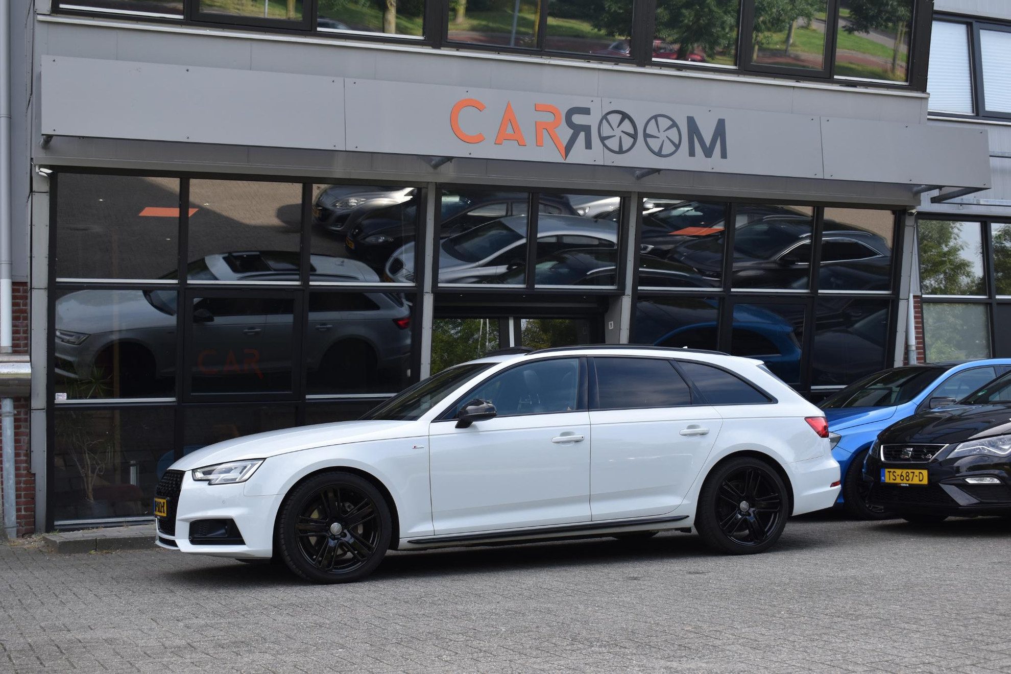 Audi A4 Avant 2.0 TDI quattro 3x S Line Pano Virtual Keyless 19″