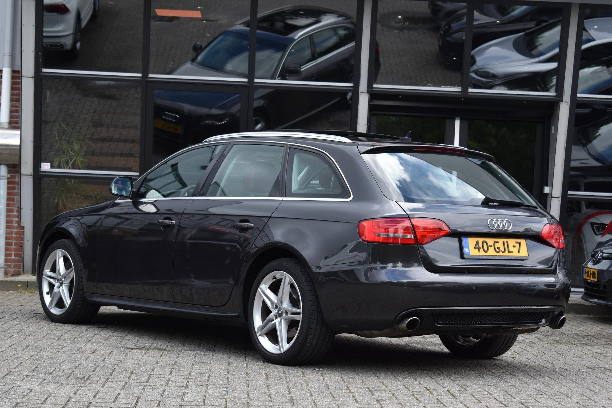 Audi A4 Avant 3.2 FSI quattro Pro Line Pano Voorzien van nieuwe motor