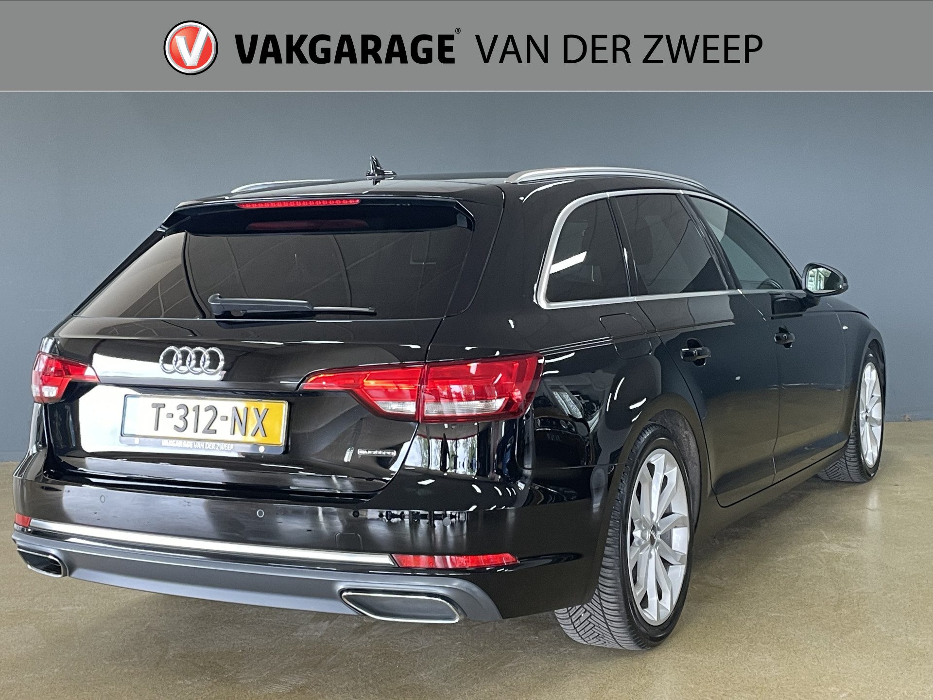 Audi A4 Avant 40 TDI quattro Sport S Line Black edition