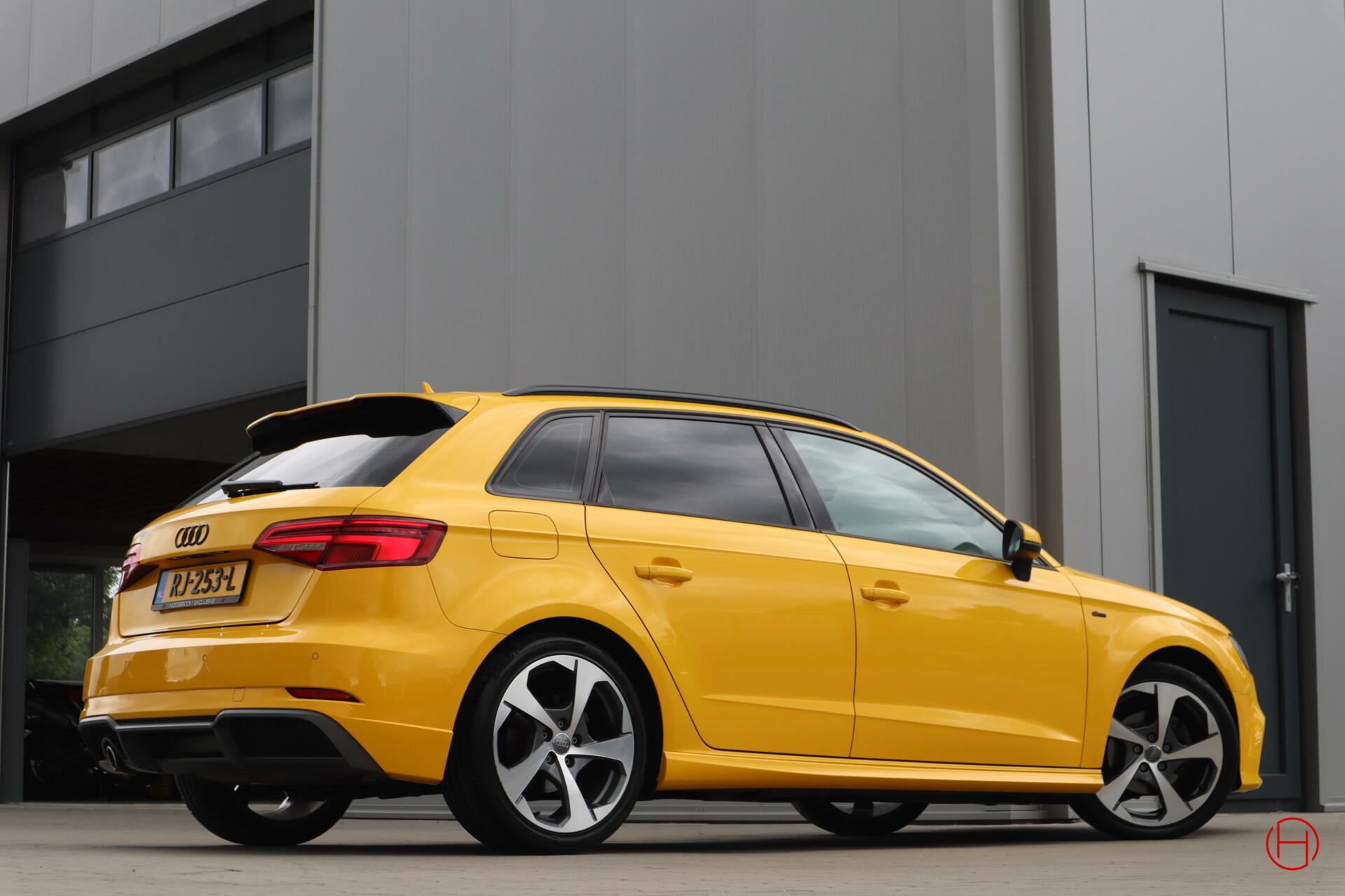 Audi A3 Sportback 1.0 TFSI Sport S Line / Vegas Yellow / Uniek & zeer mooi! / Liefhebbers auto!