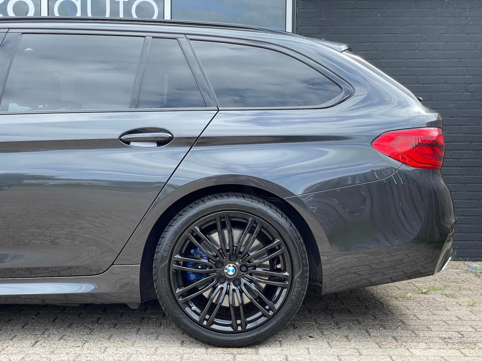 BMW 5 Serie Touring 530i xDrive M-Sport / Pano / Acc / Lucht.V