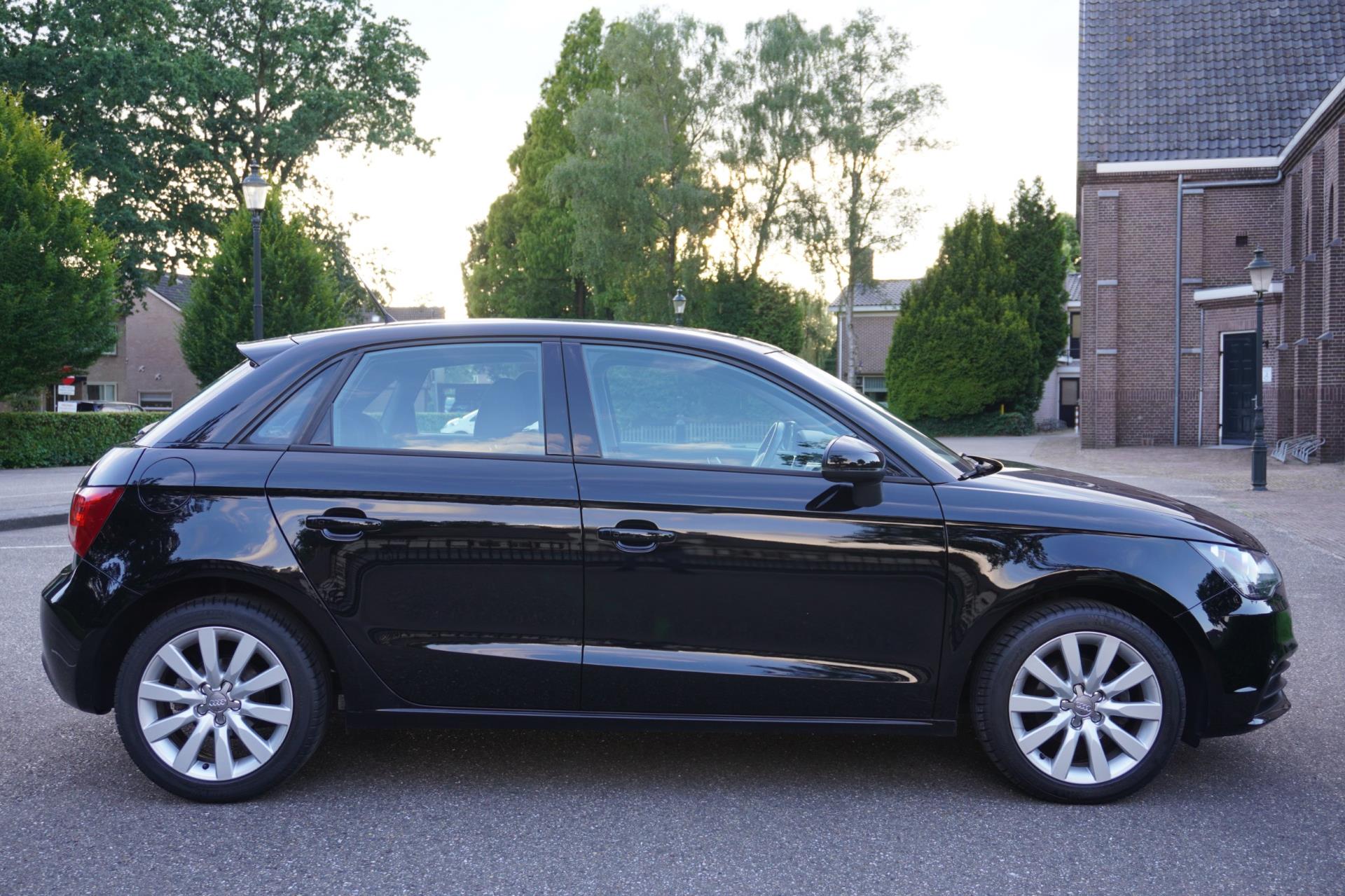 Audi A1 Sportback 1.2 TFSI Connect 5Drs Airco Navi Lm Velgen