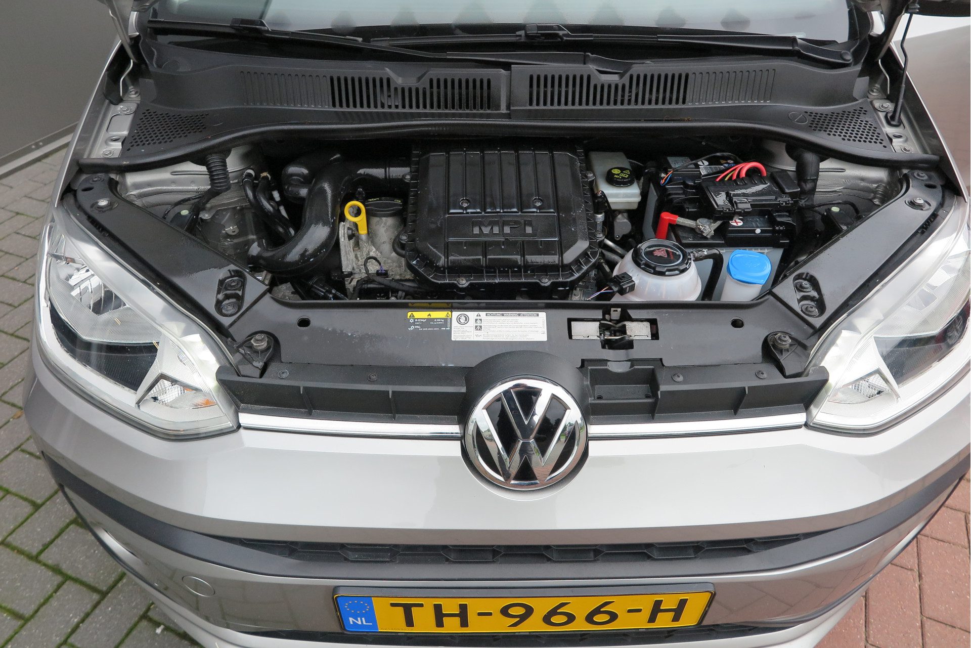 Volkswagen up! 1.0 BMT High up! 44kw 60pk 4 deurs, Cruise control, Navigatie via Maps & More , Parkeersensoren ,Airco, LMV, Mistlampen etc.