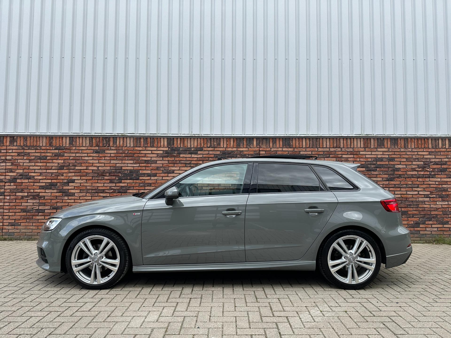 Audi A3 Sportback 35 TFSI CoD Advance Sport S-Line|Pano|