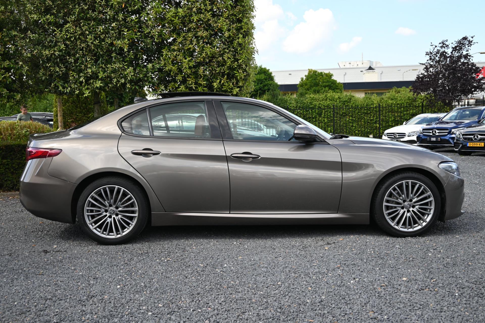 Alfa Romeo GIULIA 2.0T Turbo Super 200pk Leer Xenon Automaat