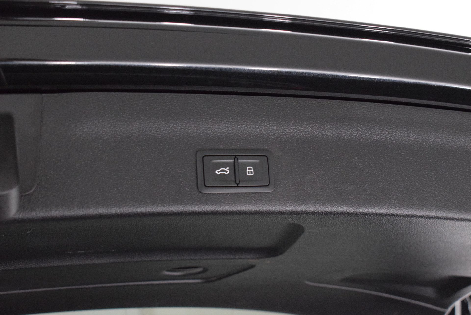 Audi A6 Avant 55 TFSI e 368pk quattro S-Line Trekhaak Camera Head-Up Keyless Leder Massage Panoramadak Navigatie